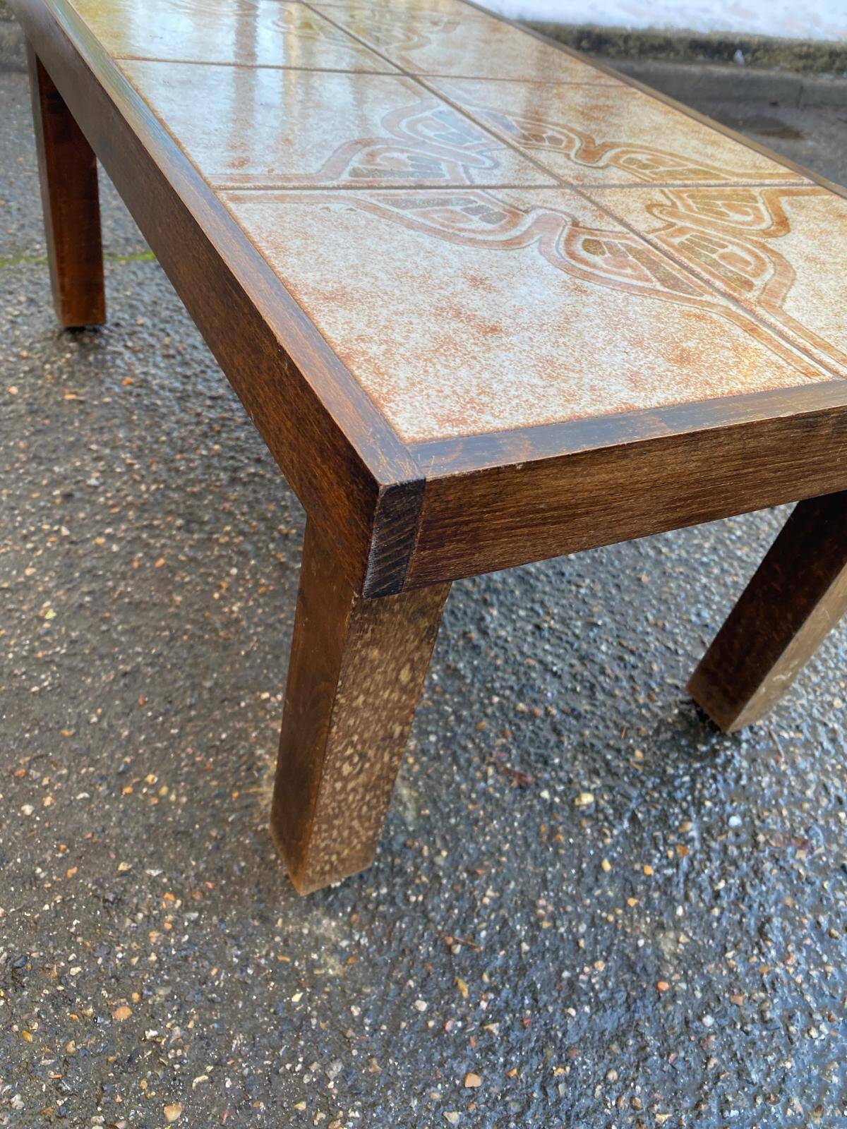 Table basse bois massif et céramique des années 1970 84x44cm