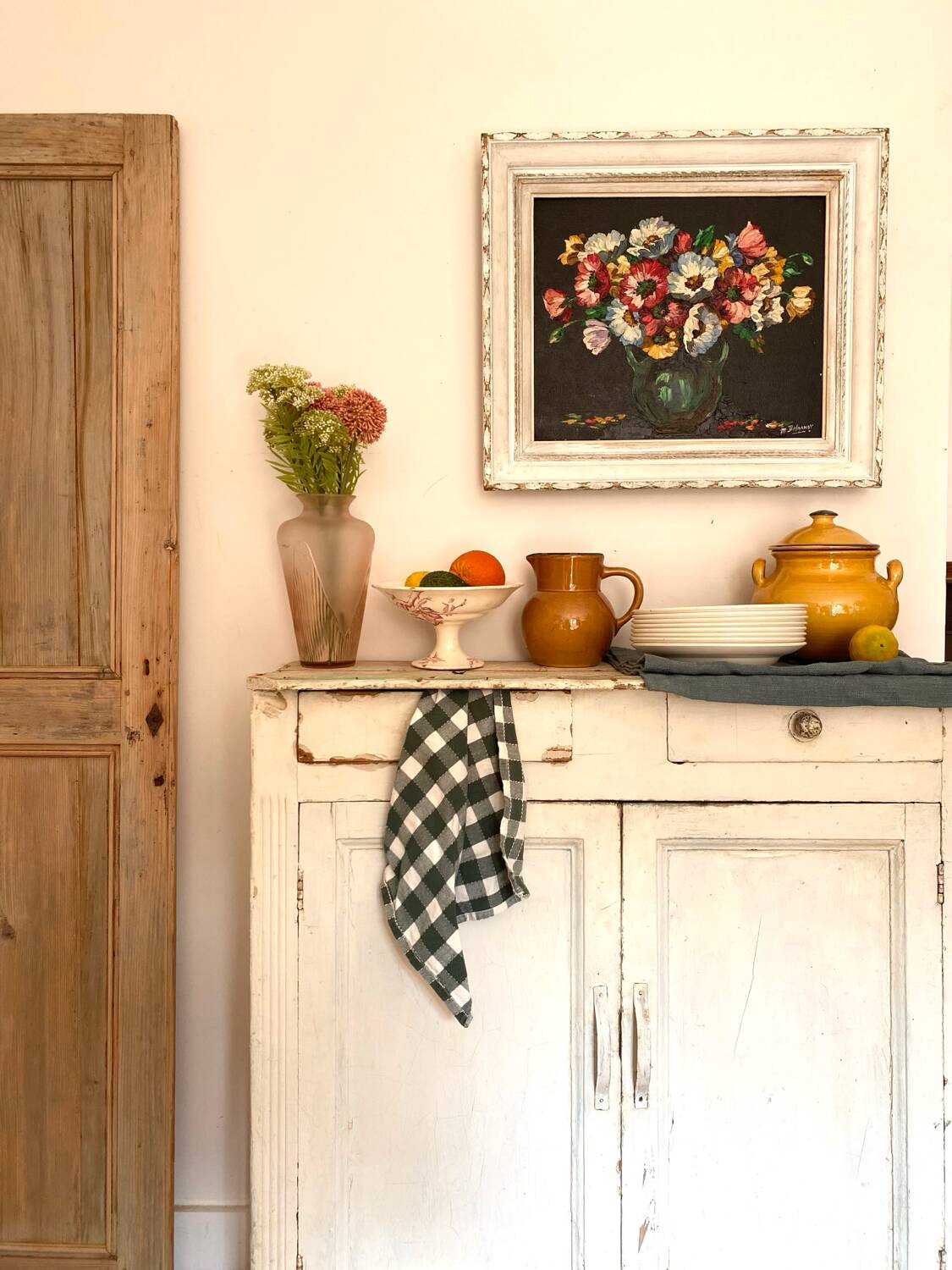 Old oil on canvas depicting a bouquet of flowers