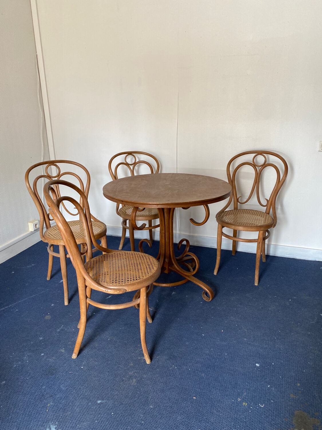 Vintage table and 4 chairs set