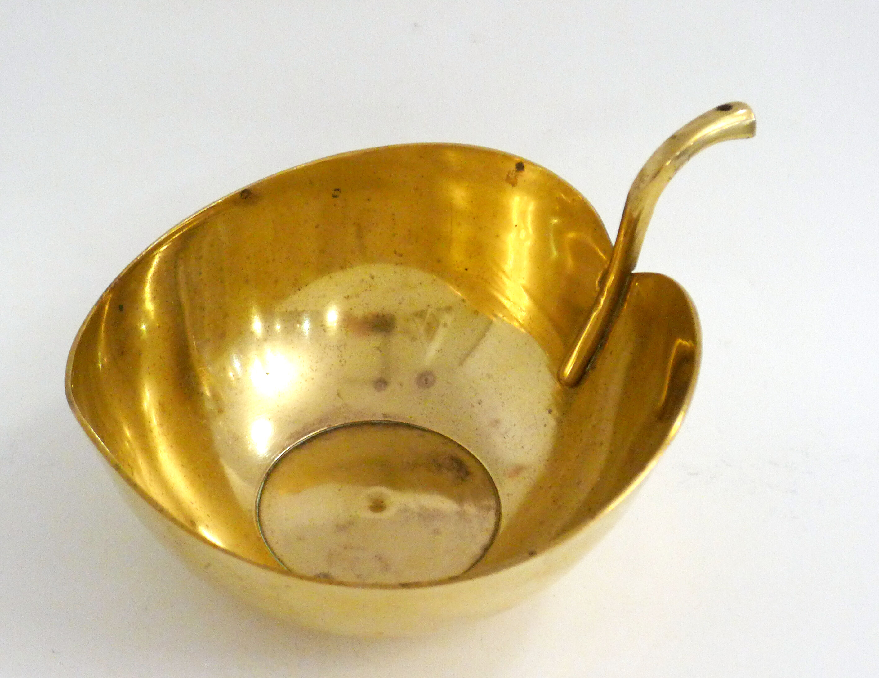 Large brass fruit bowl