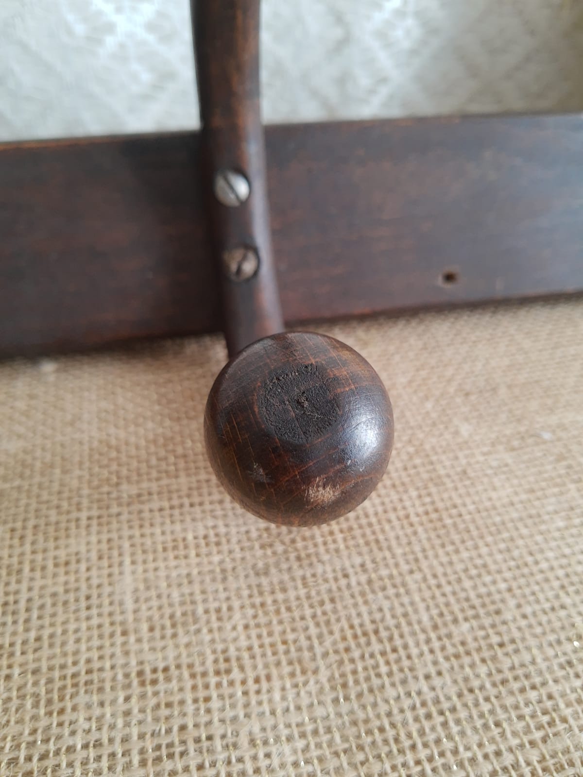 Wall coat rack in curved wood 3 pateres