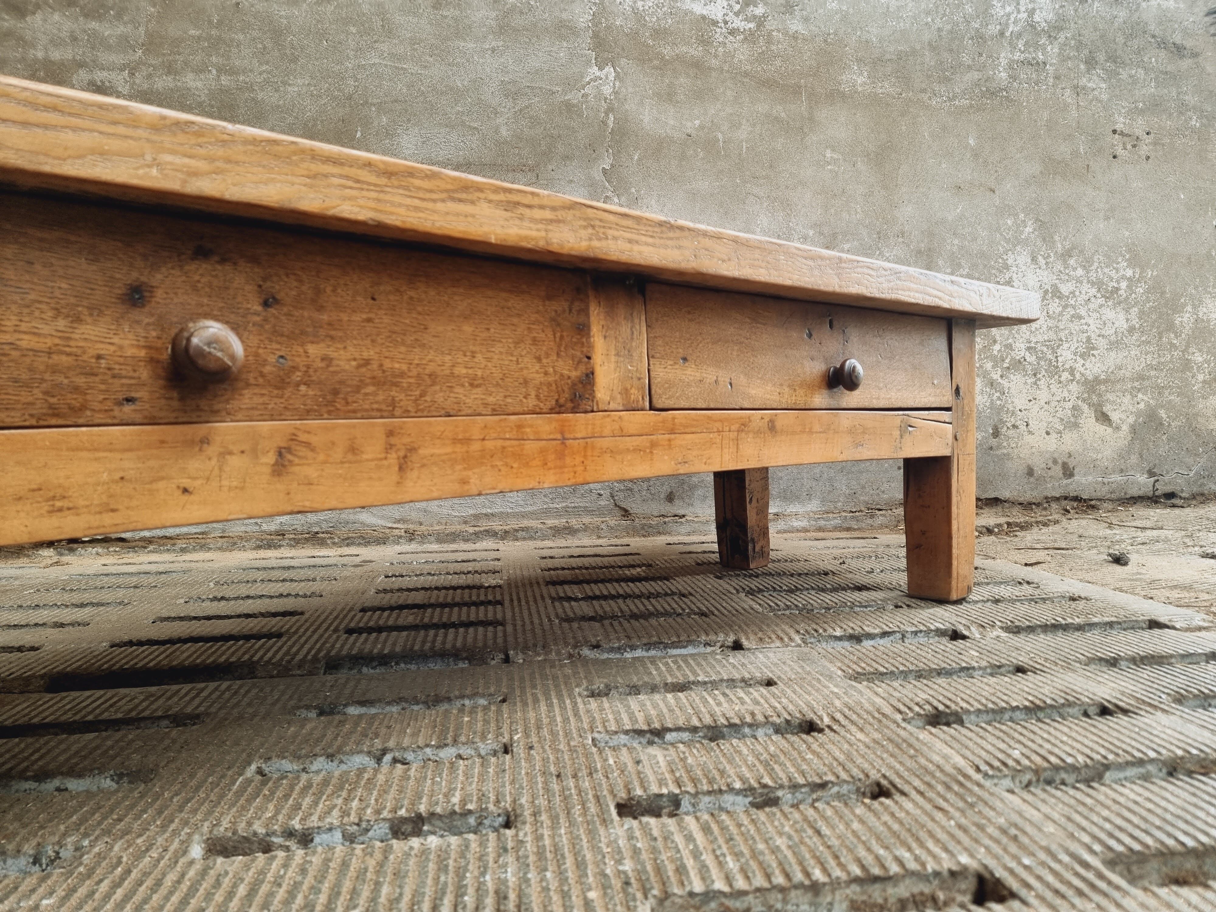 Table basse espagnole 19ème siècle