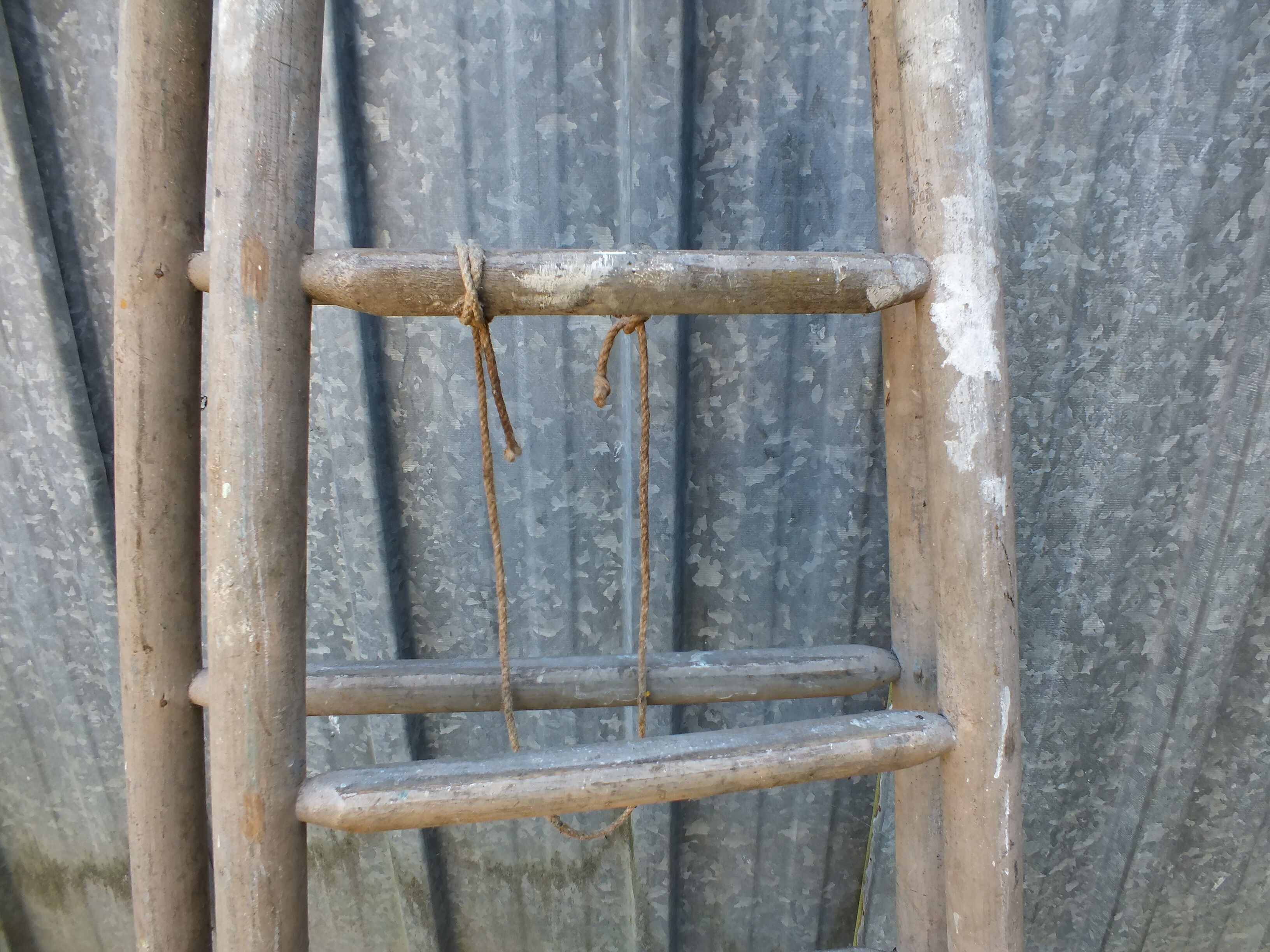 Former scale painter