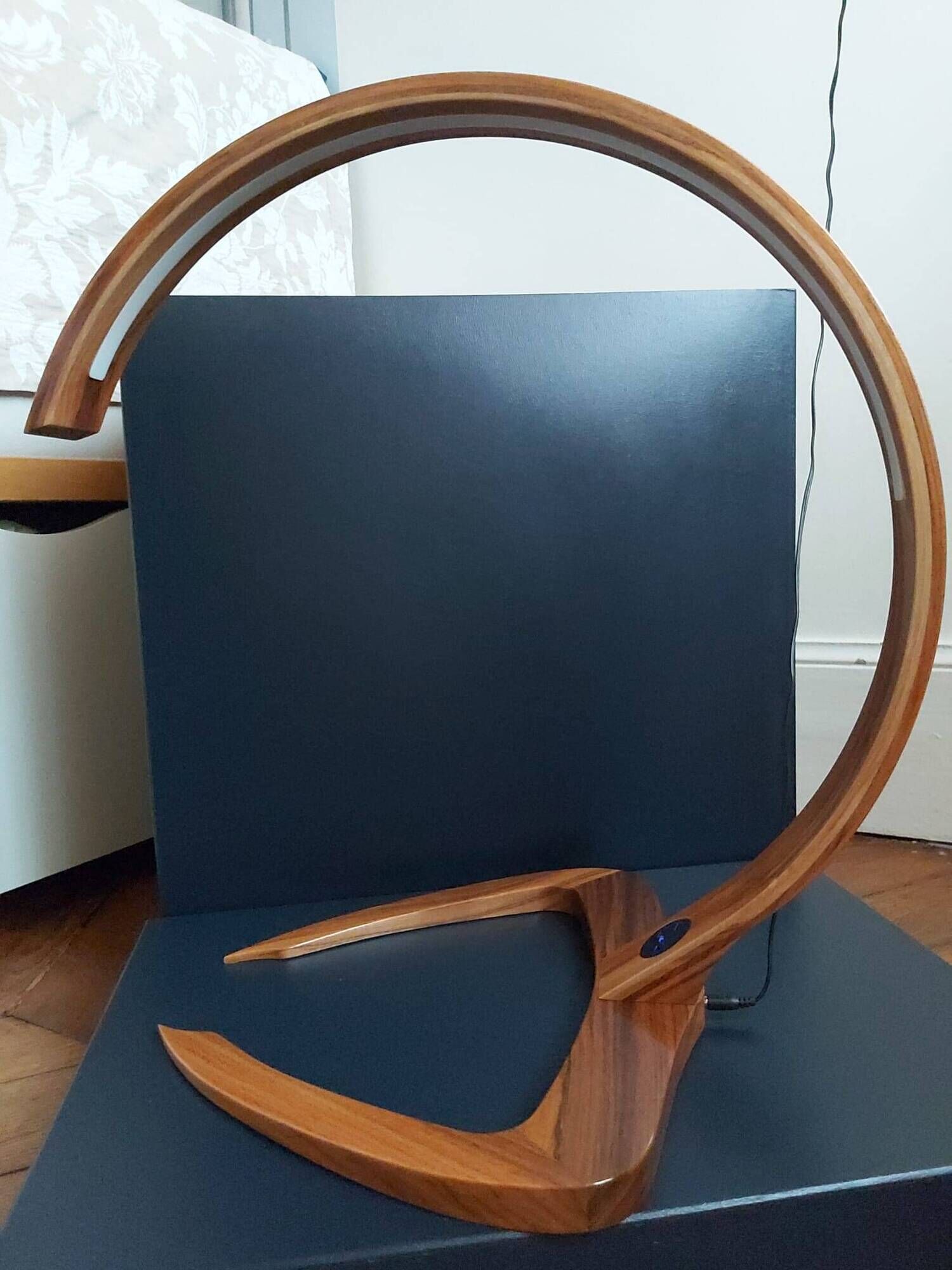 Scorpio table lamp, solid walnut, design matevž klopčič (m-interi)