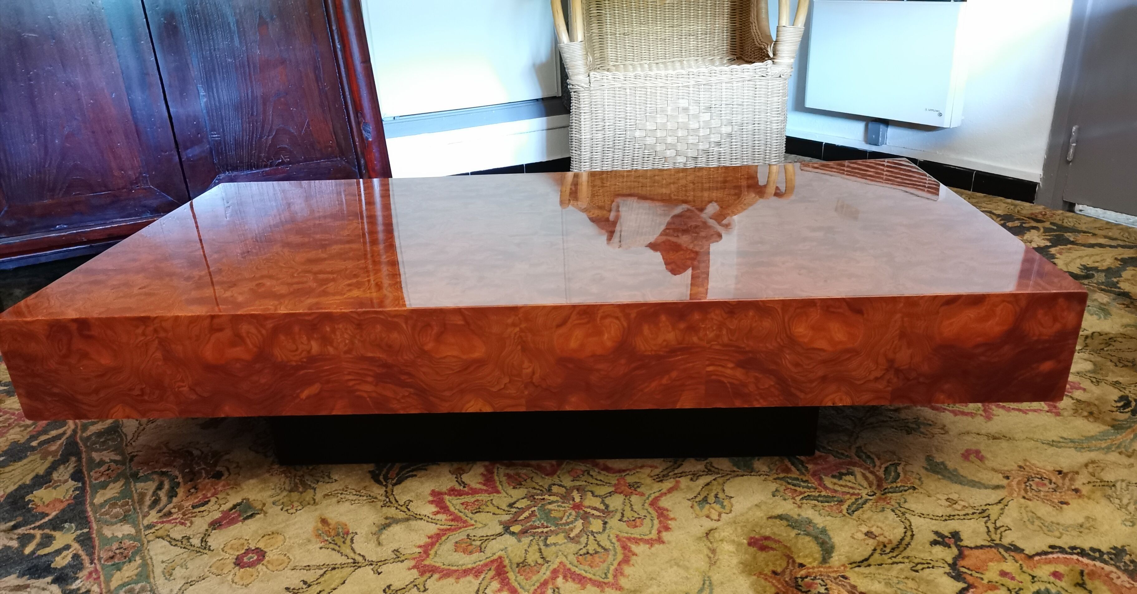 Gold magnifying glass coffee table 70