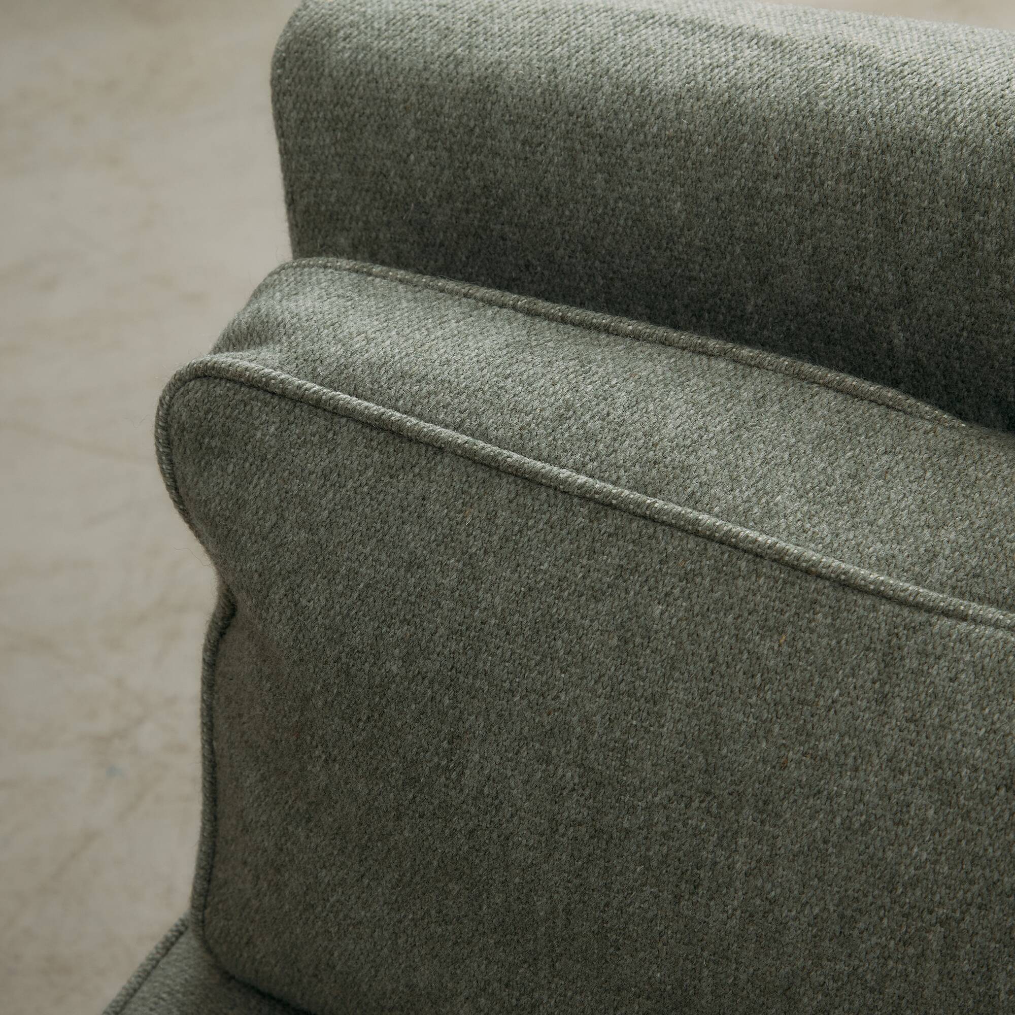 Canapé trois places en bois de cerisier du milieu du siècle