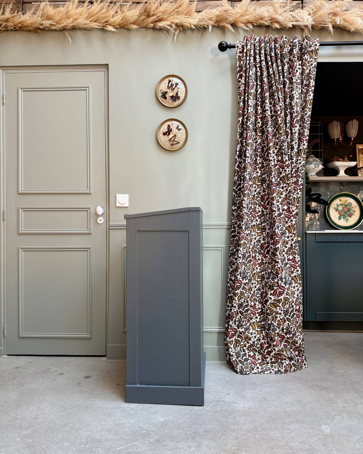 Trade furniture, vinyl furniture (renovated)