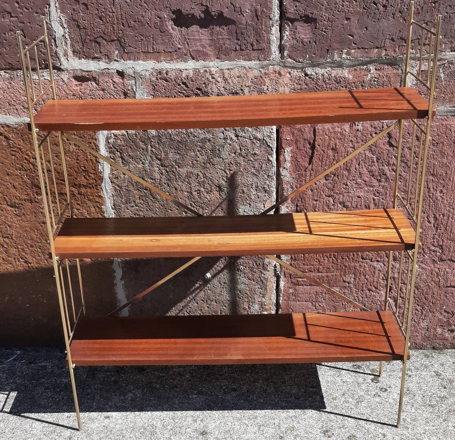 Etagère scandinave string, sur pied (ou mural) bois/ métal doré
