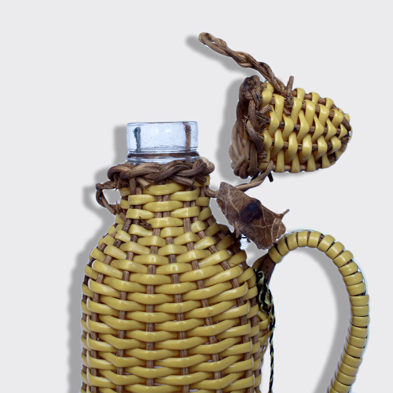 Bottle scoubidou braided, yellow straw 70s