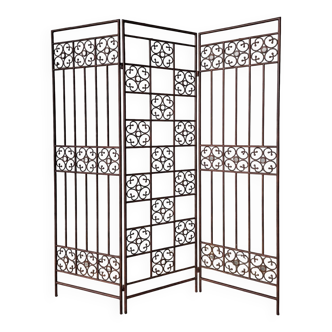 Screen partition wall made of glass and wrought iron