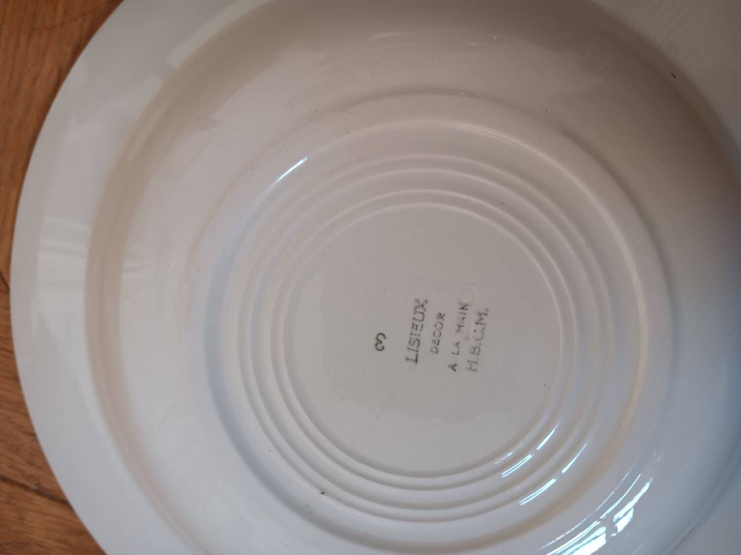 Set of 8 earthenware plates
