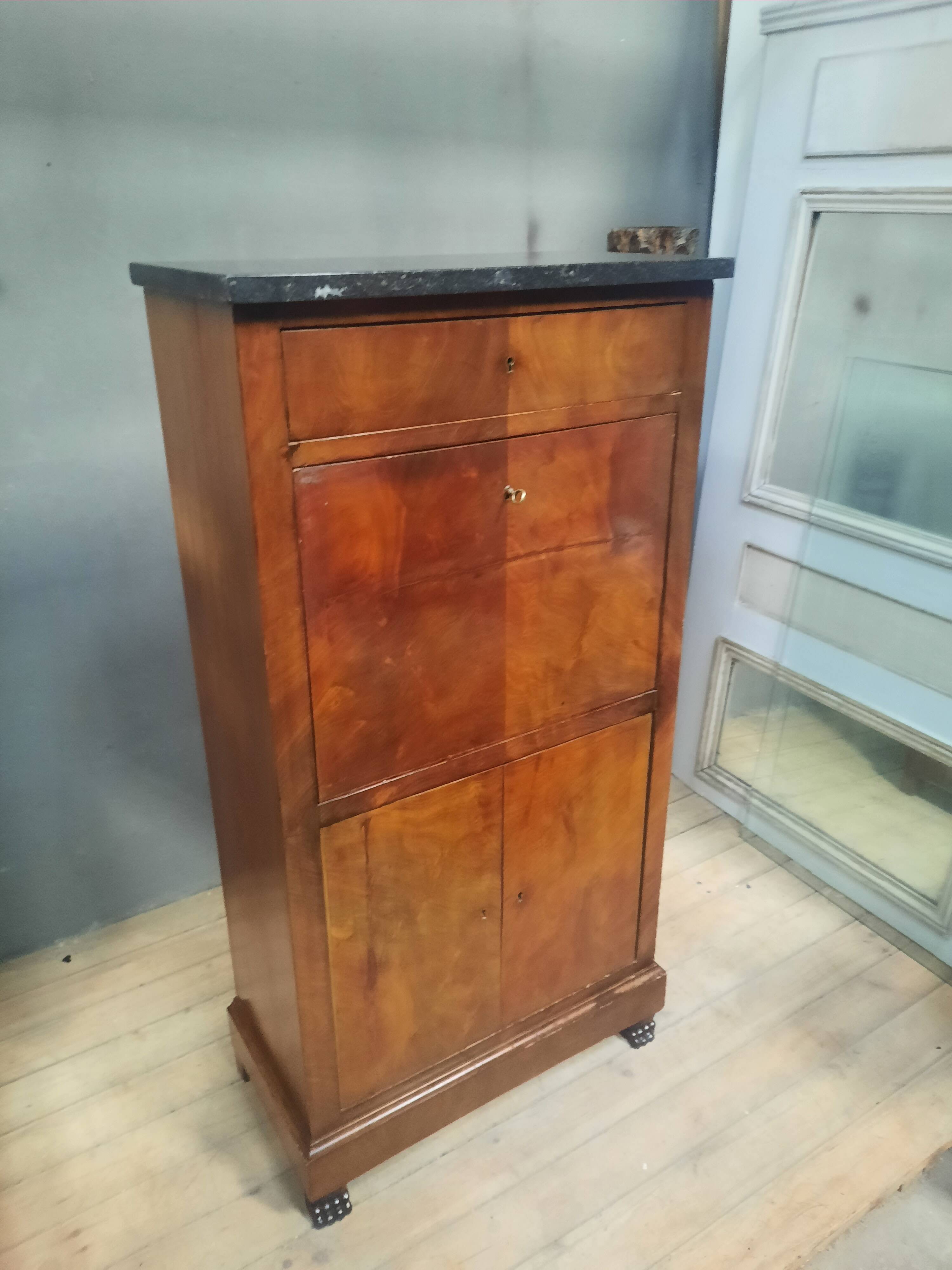 Restoration period lady's secretary