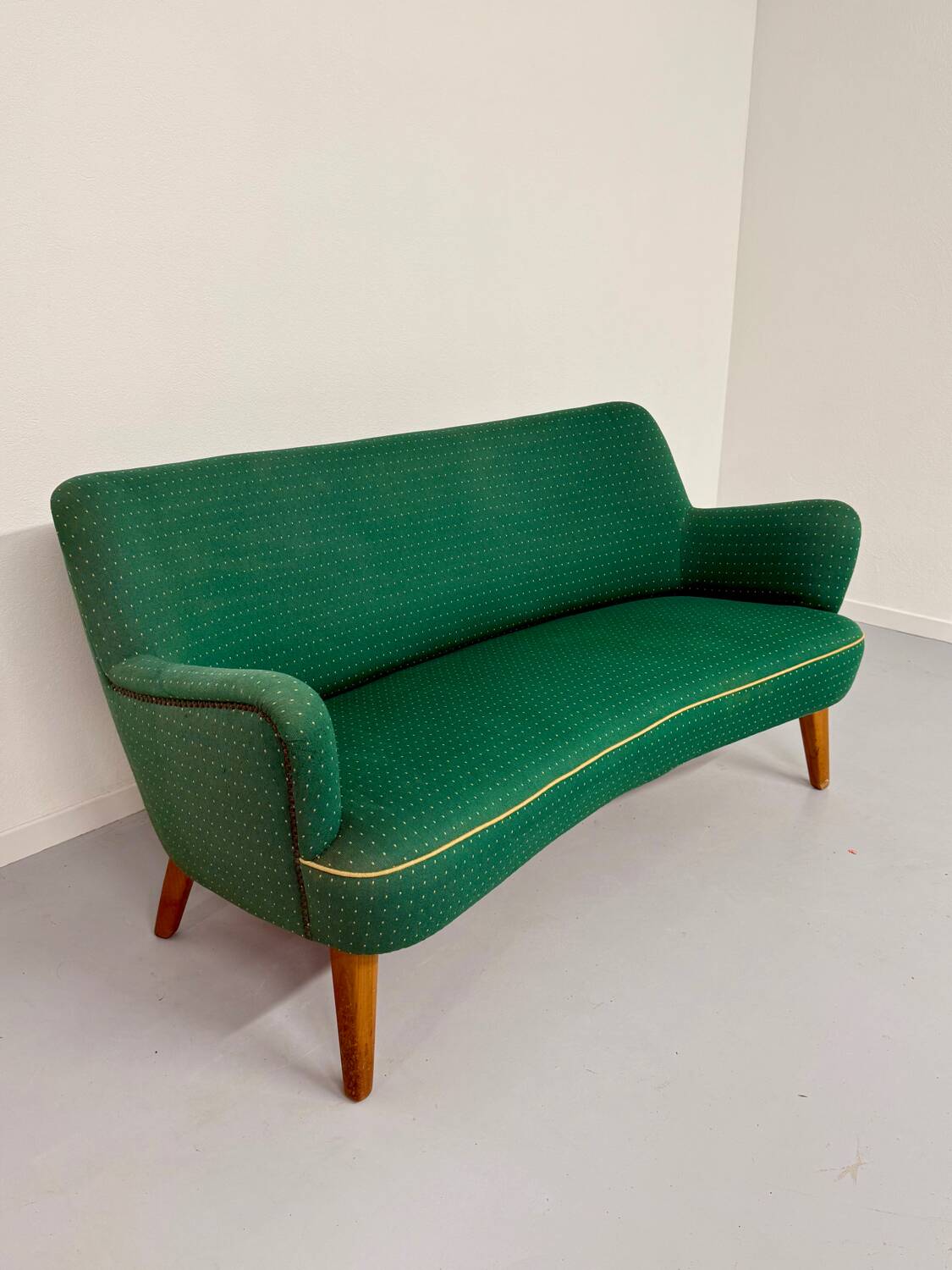 Ancien canapé haricot cocktail vert vintage design des années 50