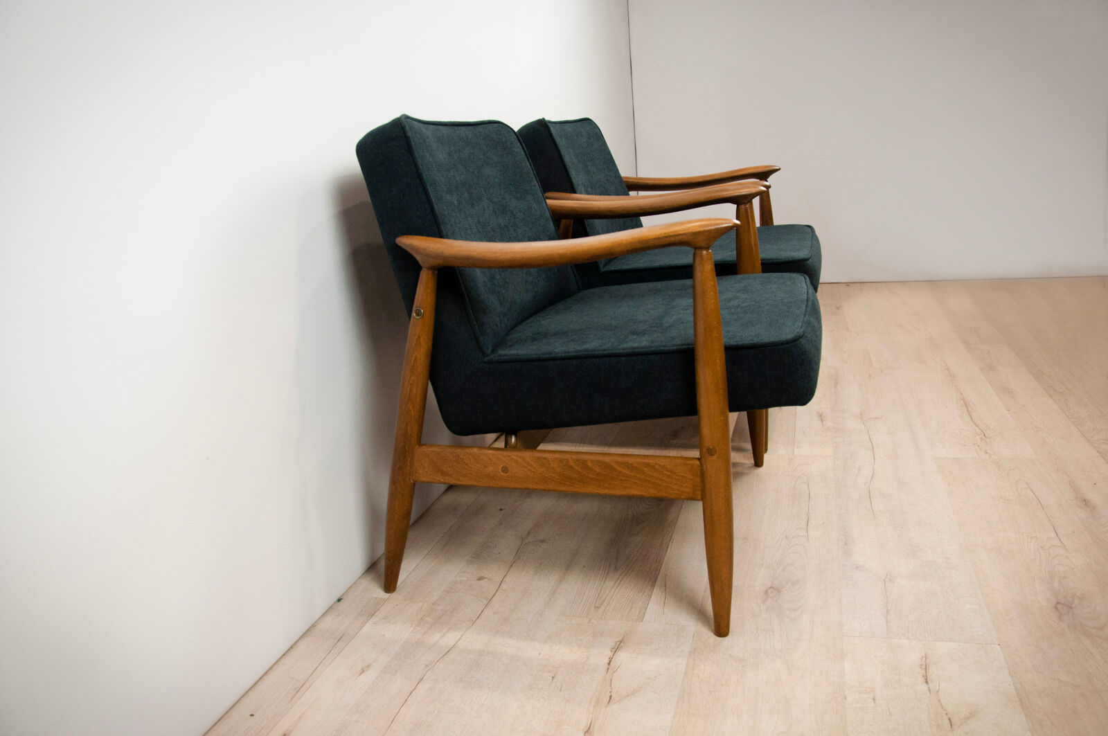 GFM-87 Beech and Fabric Armchairs by Juliusz Kędziorek for Gościcińskie Fabryki Mebli, 1960s, Set of