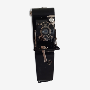 Kodak 620 camera and its sleeve