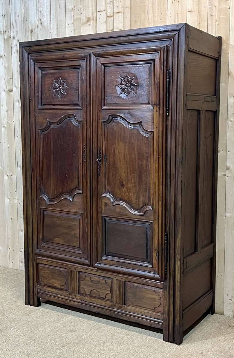 Armoire bretonne XIXème en merisier, chêne et châtaignier