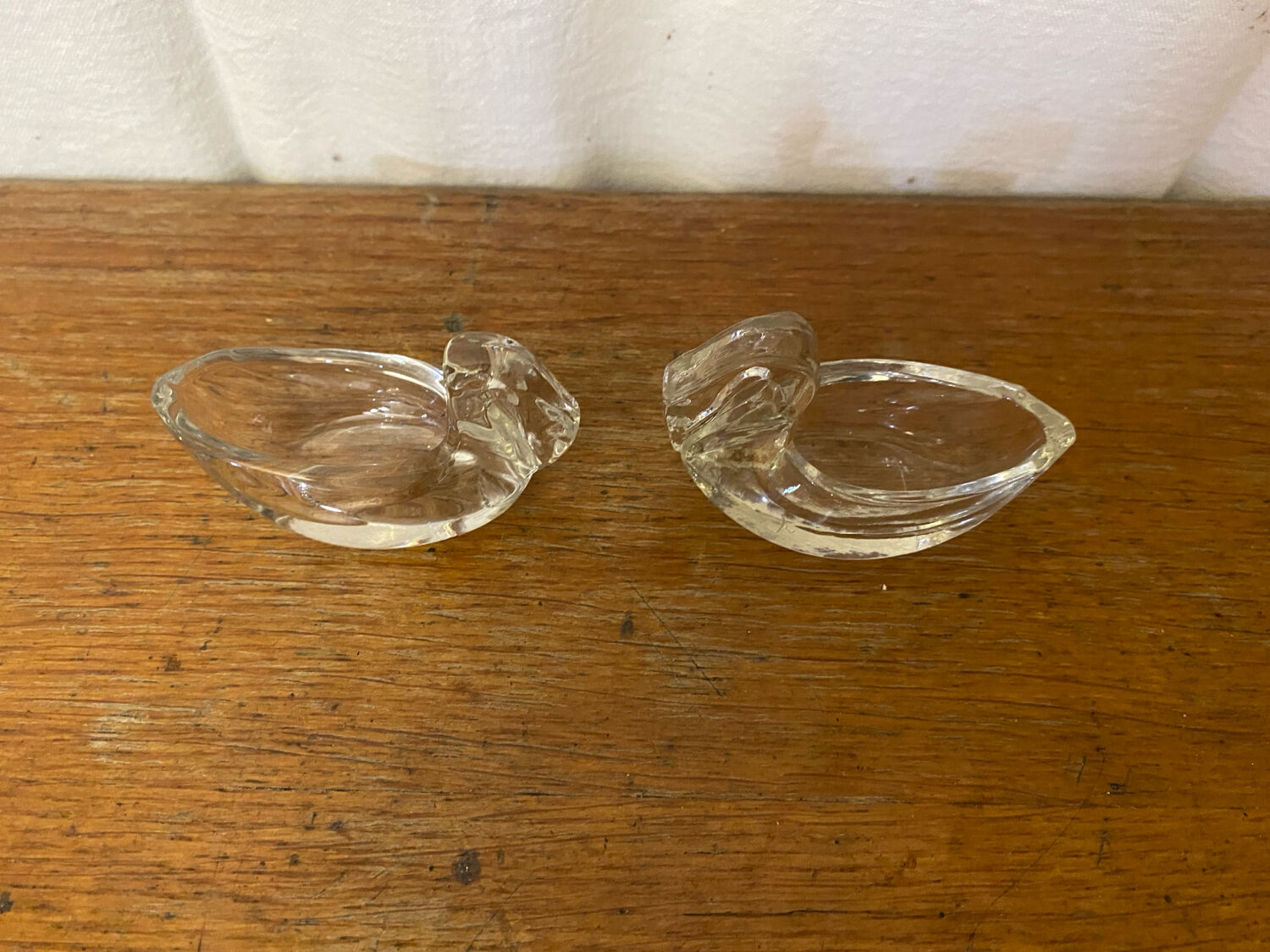 Paire de saleron ancien verre moulé cygne salière poivrier vintage
