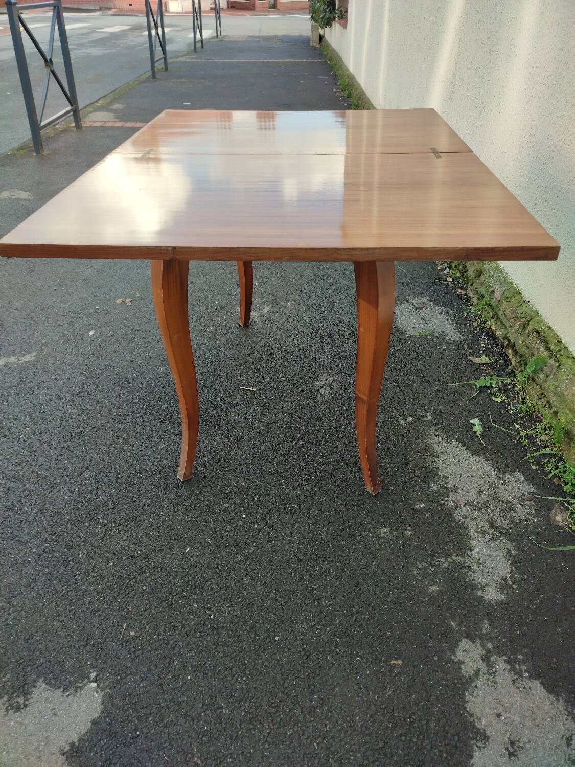 Vintage leaf table