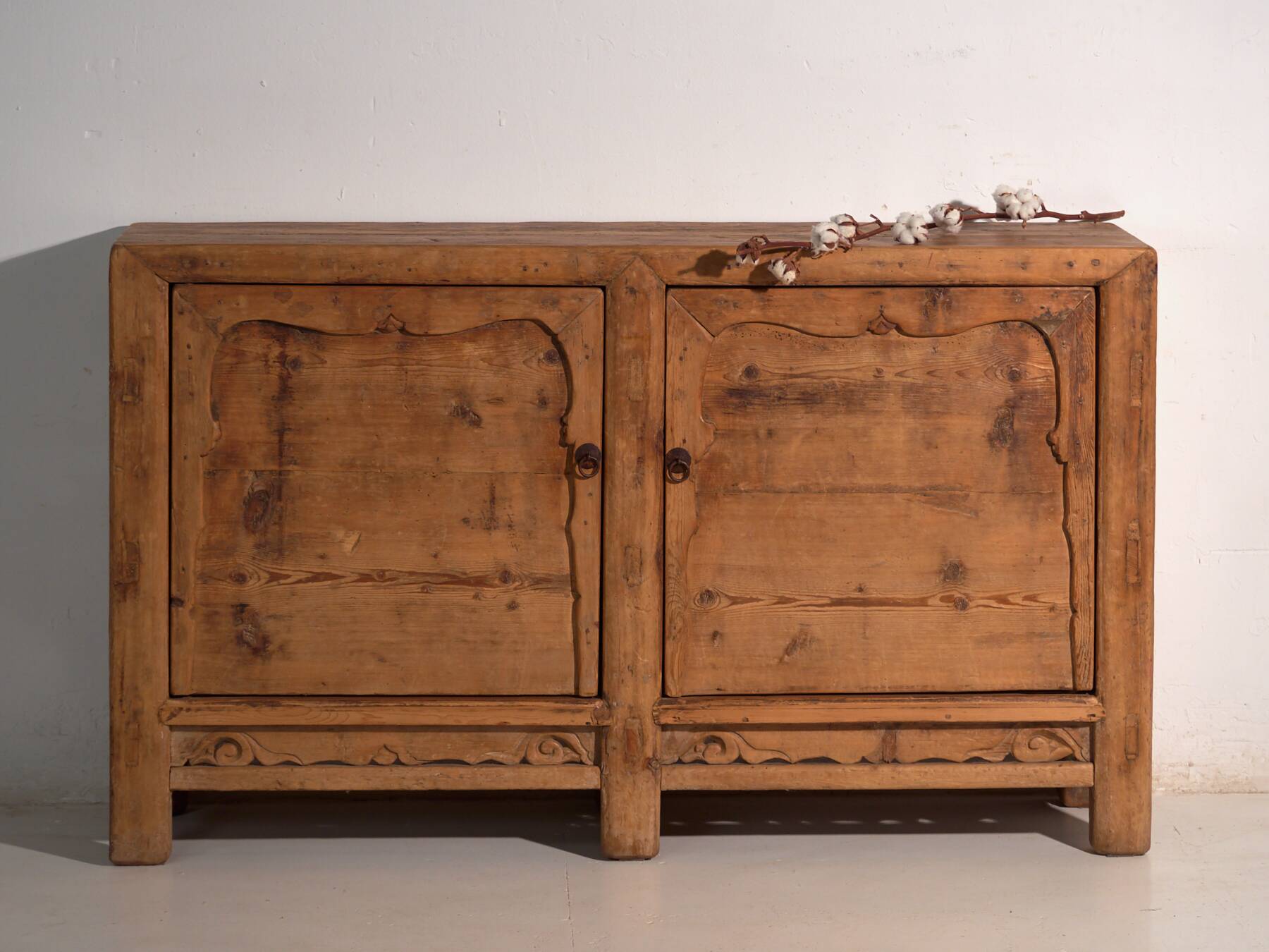 Old pine wood sideboard (circa 1920)