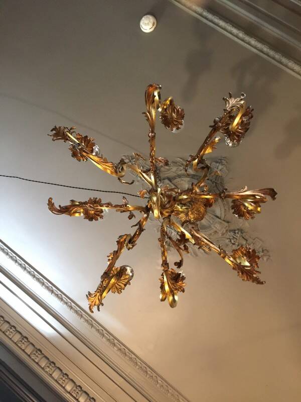 Napoleon III bronze chandelier, Louis XV style, baroque rocaille twist, 189