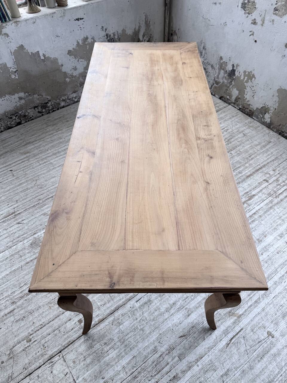 Farm table cherry wood with curved legs, 19th century.