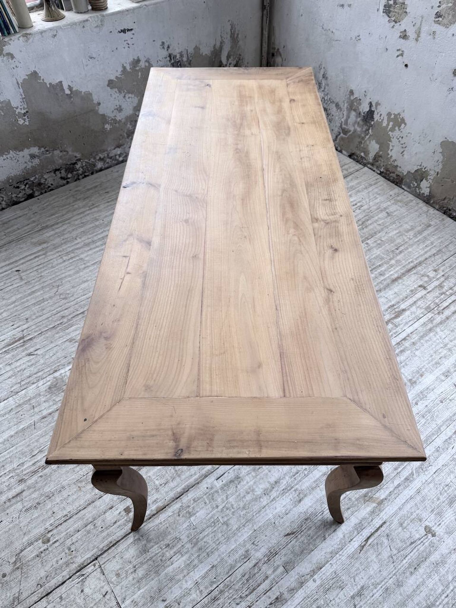 Table de ferme merisier pieds galbés XIXème