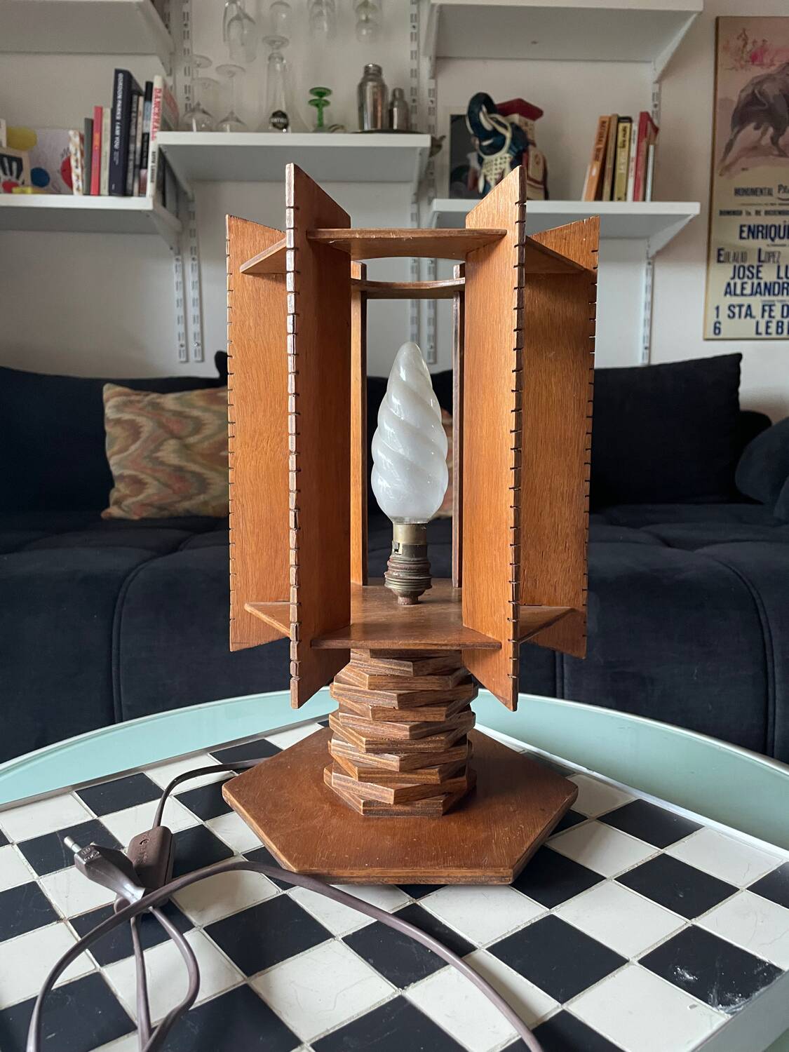 Lampe moderniste en bois - création d’ébénisterie artisanale 70’s