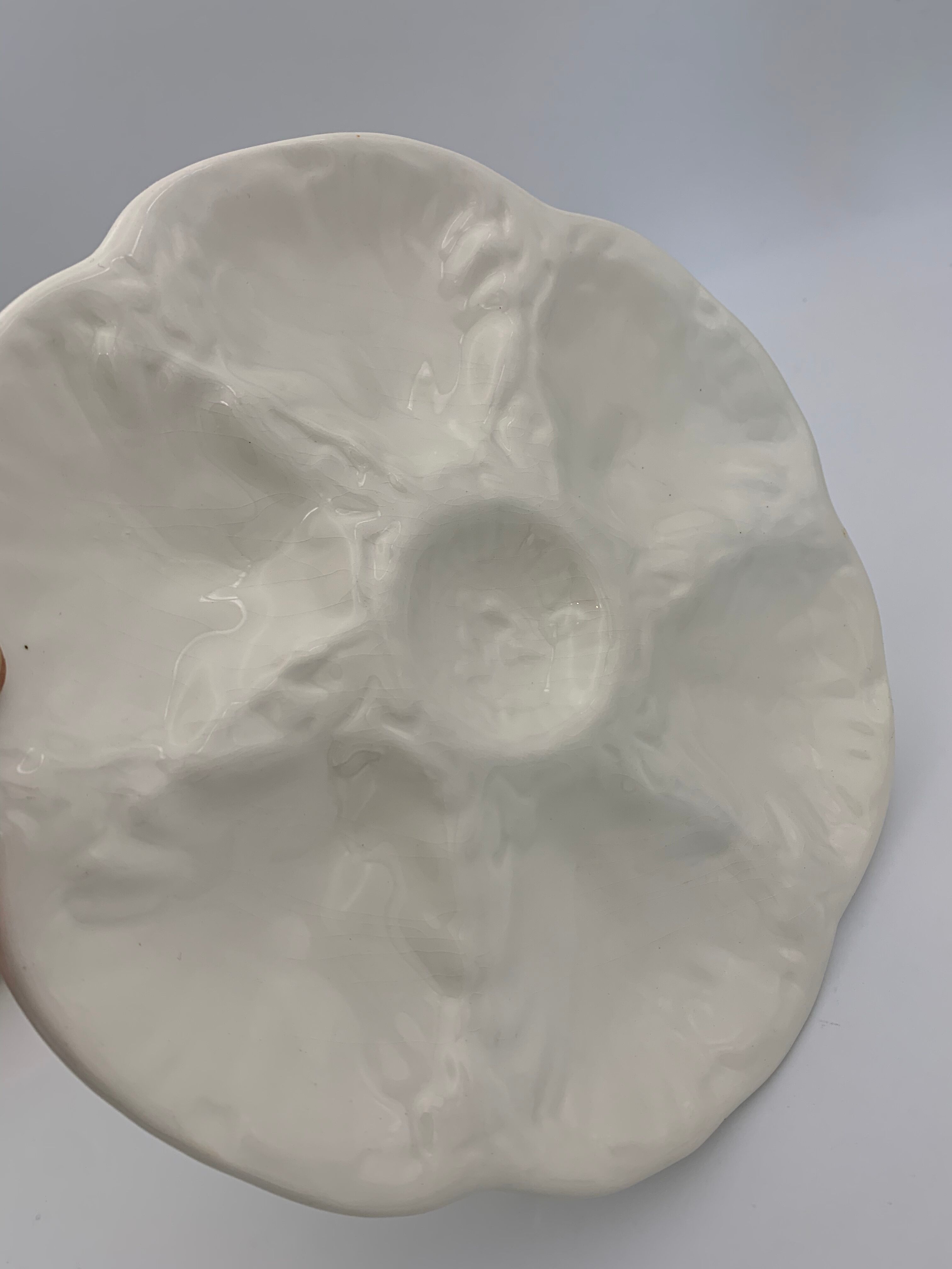 Lot de 10 assiettes à huîtres vintage en faïence de GIEN, blanc, signées - Années 1970