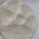 Lot de 10 assiettes à huîtres vintage en faïence de GIEN, blanc, signées - Années 1970