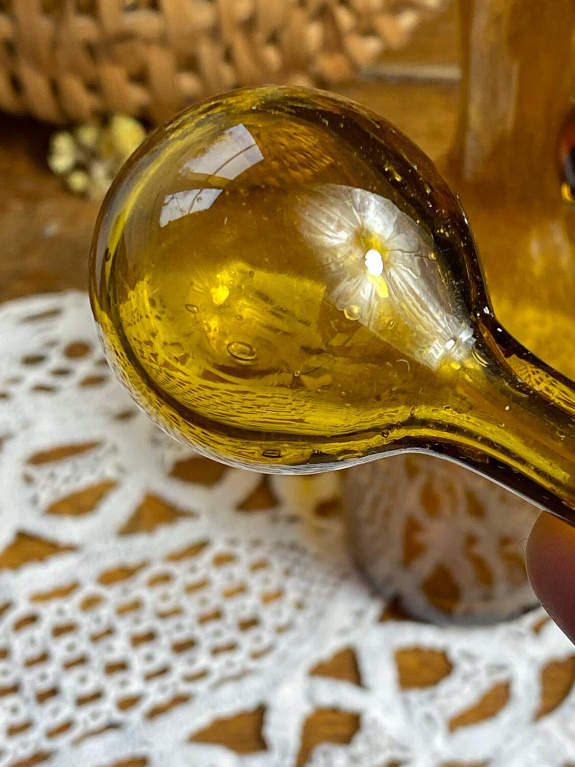 Blown glass oil dispenser with bubbles