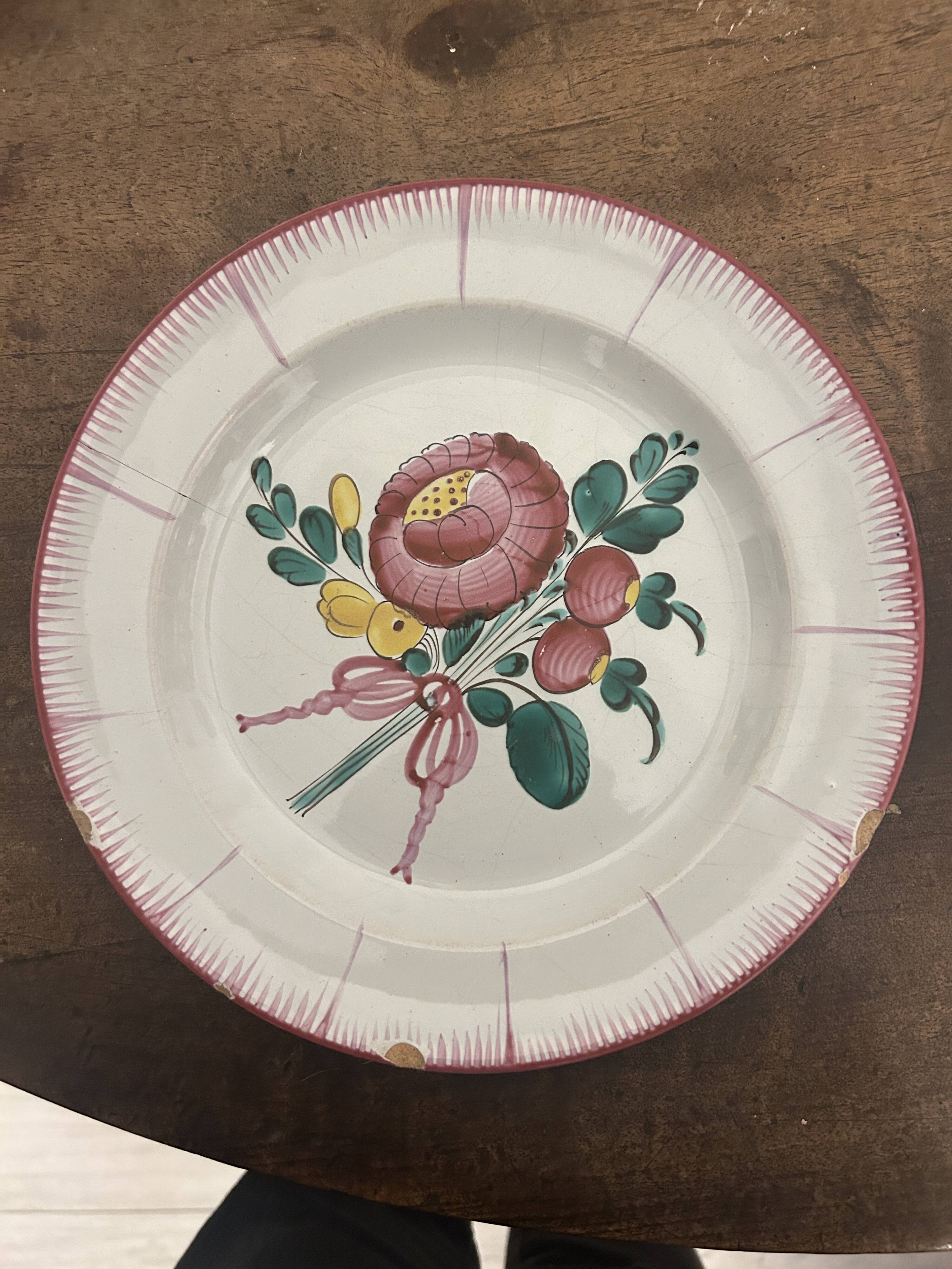 Set of 4 Islettes earthenware plates – 18th century – floral decoration
