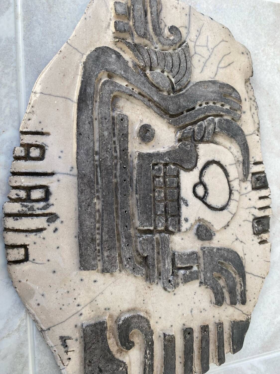 Ceramic wall plaque signed unique piece, pre-Columbian art.