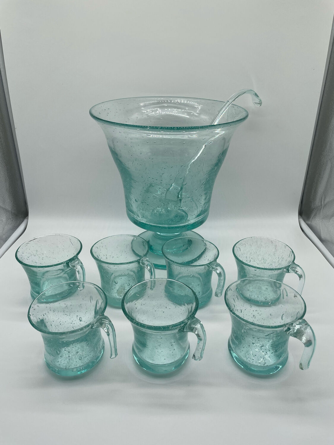 Punch service, Medici sangria in blue bubbled glass