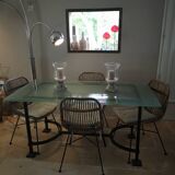 Table plateau en verre et pieds en fer forgé