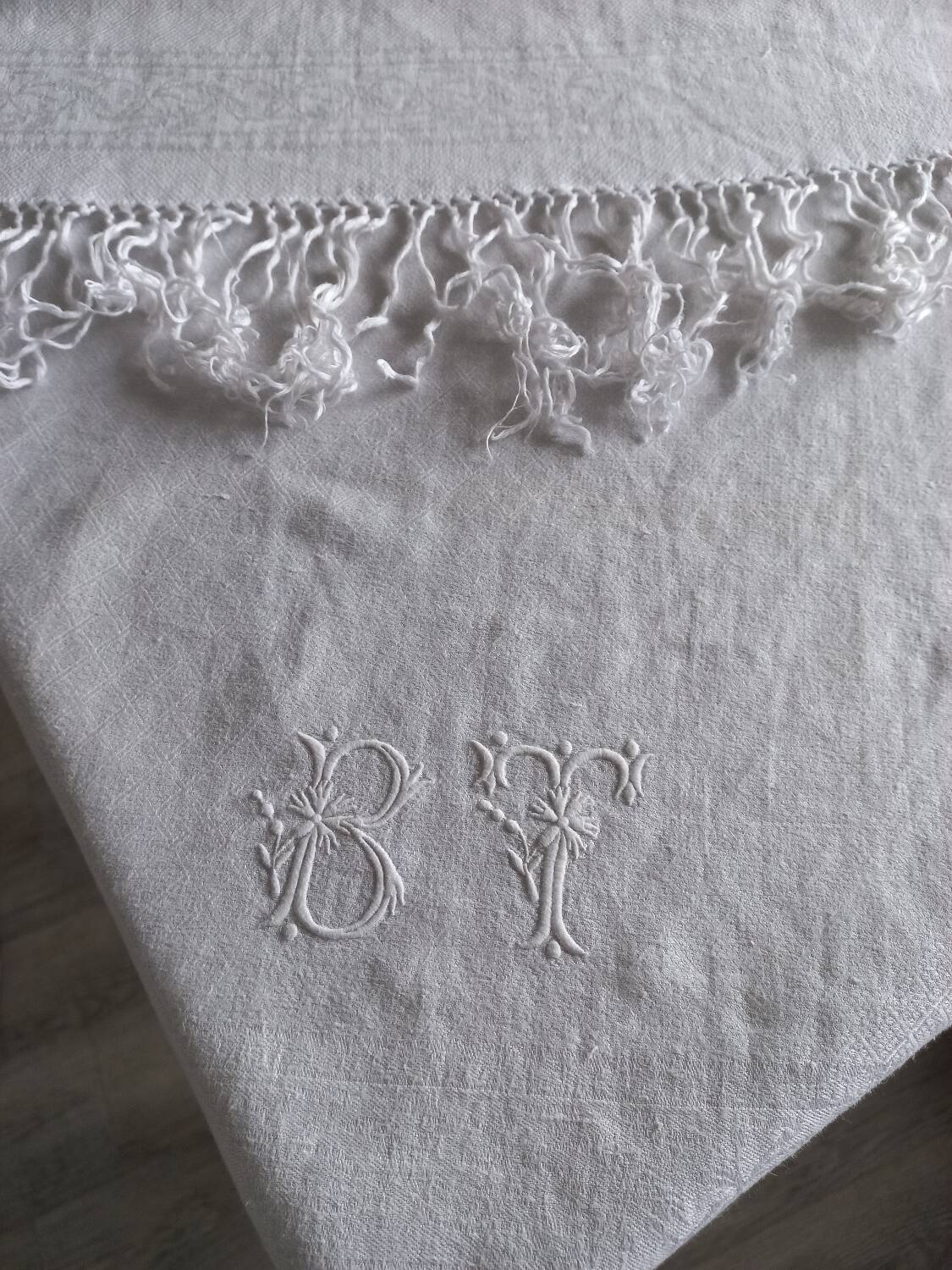 2 old embroidered guest towels