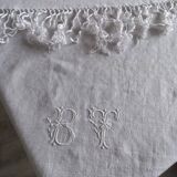 2 old embroidered guest towels