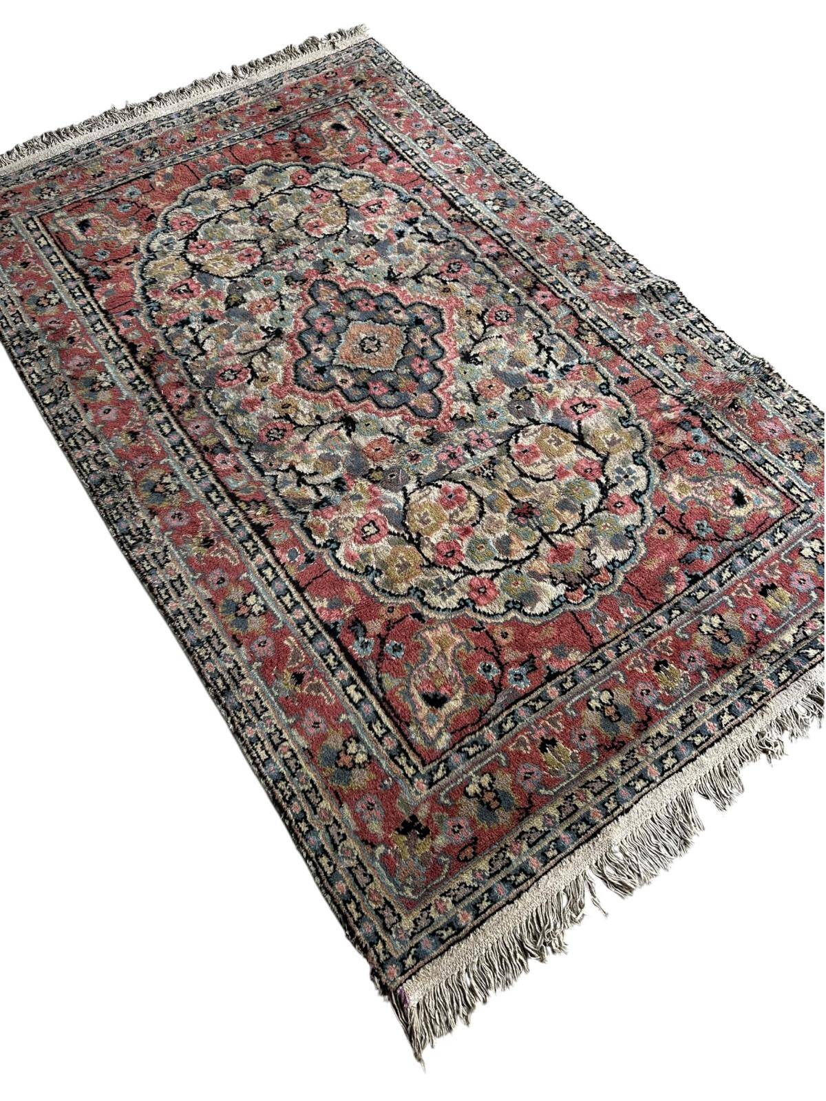 Handmade rug in wool and silk 120cm x 200cm