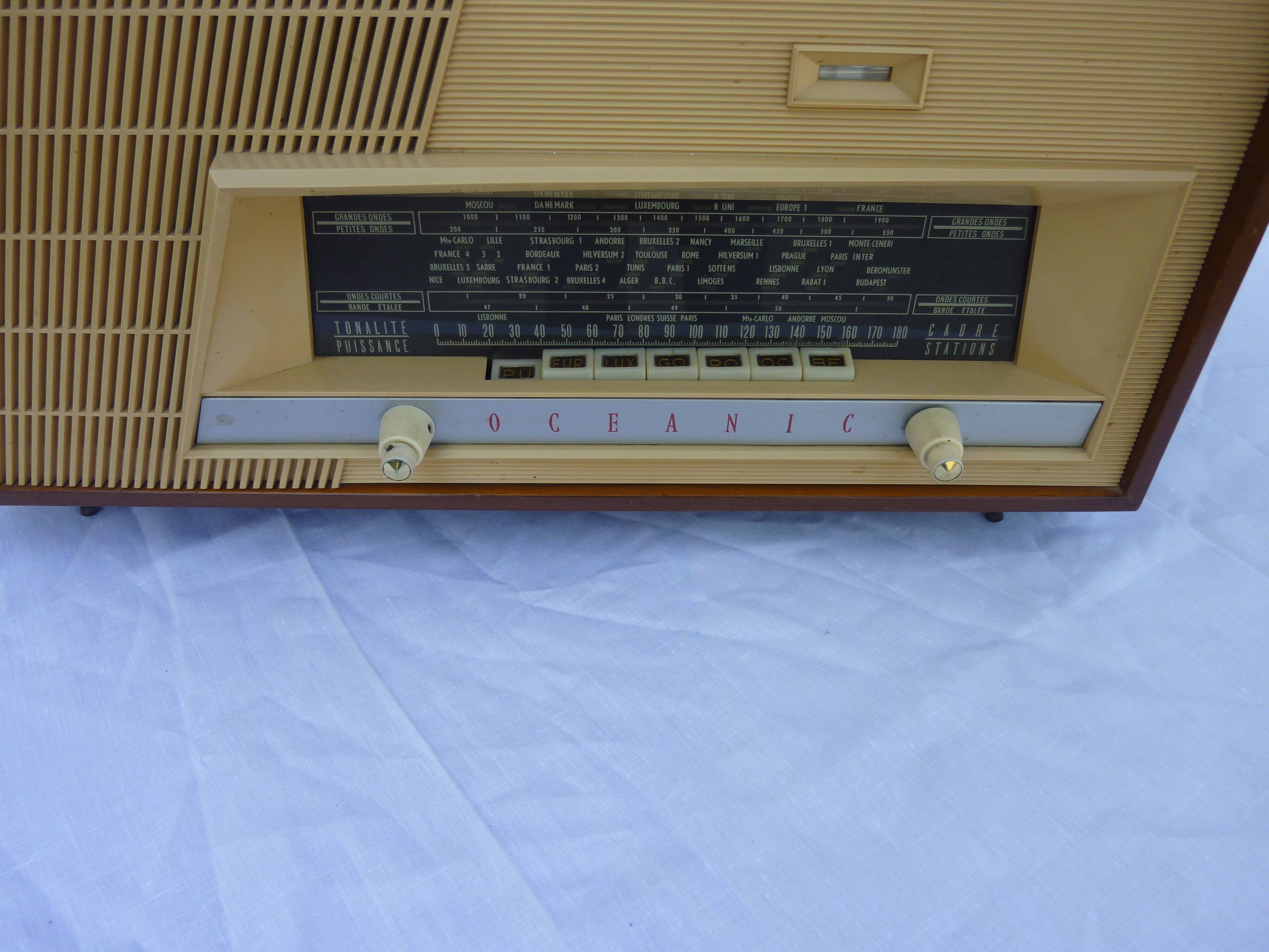 OCEANIC vinyl station