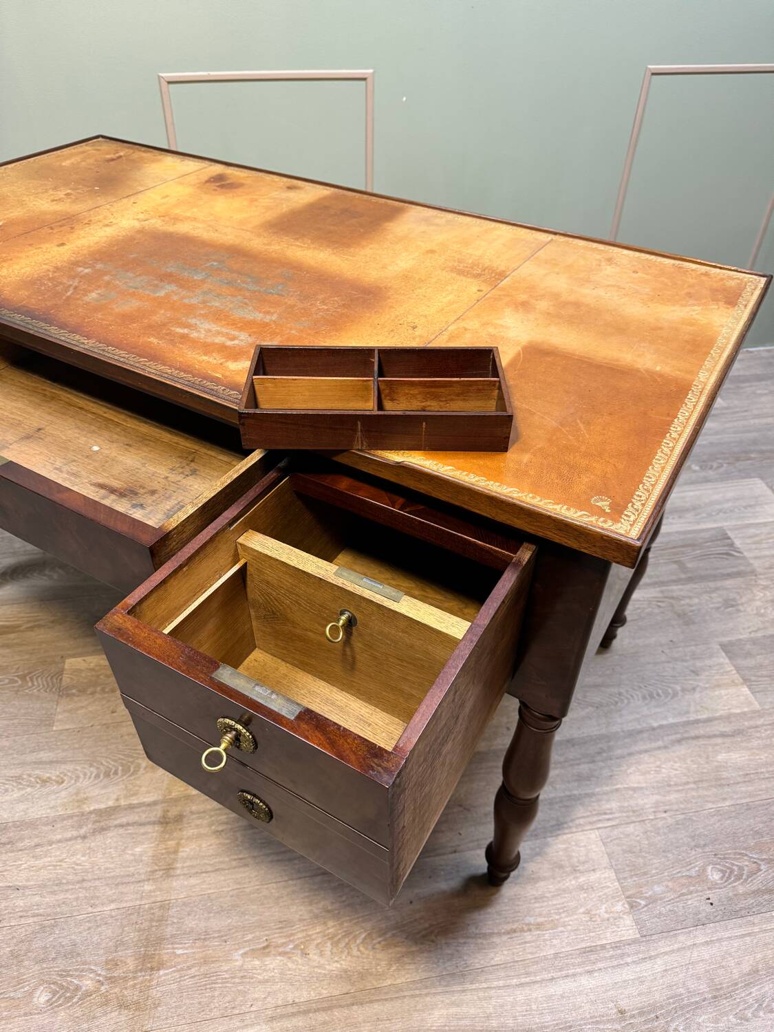 Flat Desk In Mahogany And Mahogany Feather Jacob Feet Louis Philippe Period XIX Eme Century