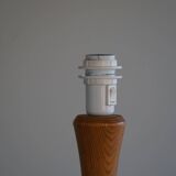 Modern sculptural Scandinavian floor lamp in solid pine, 1970s.