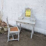 dressing table and chair