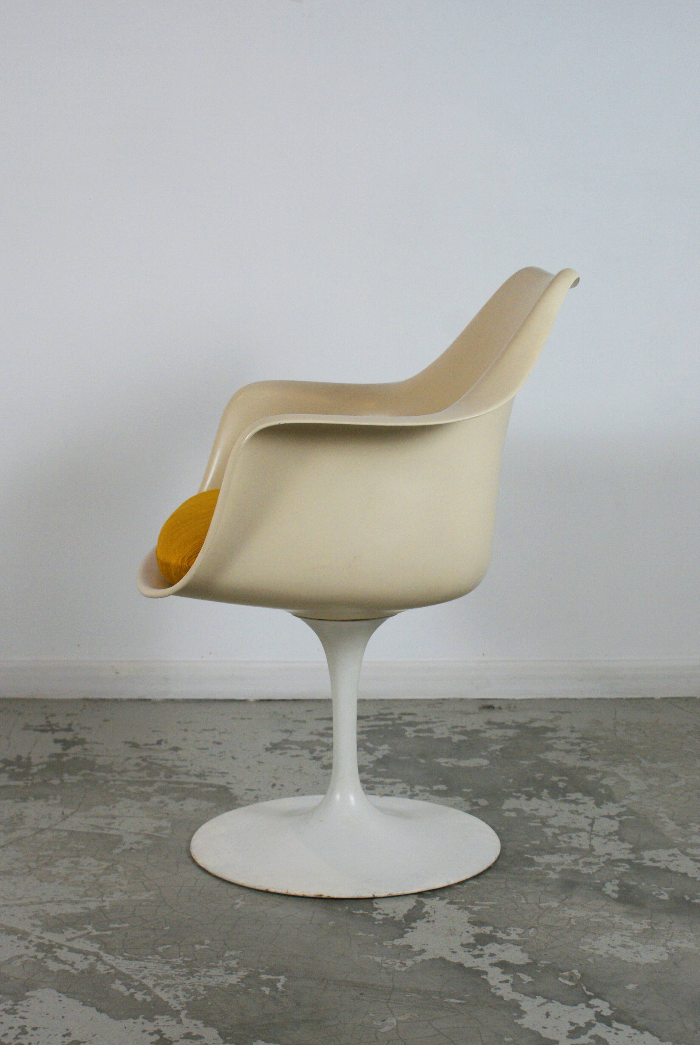 Tulip armchair by Eero Saarinen for Knoll International