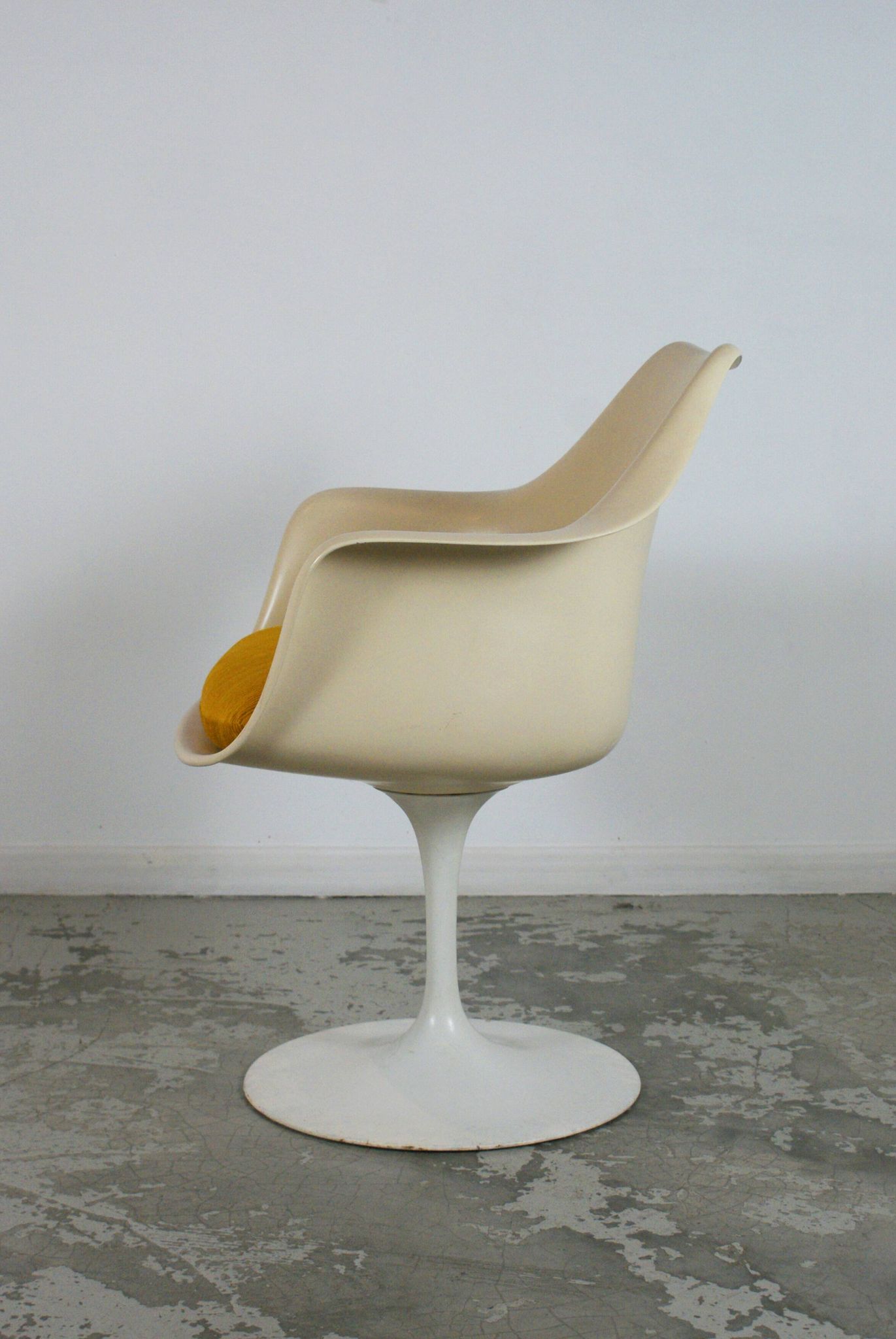 Tulip armchair by Eero Saarinen for Knoll International