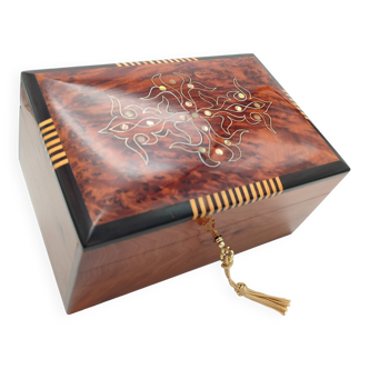 Thuya box locked with pearl encrusted key