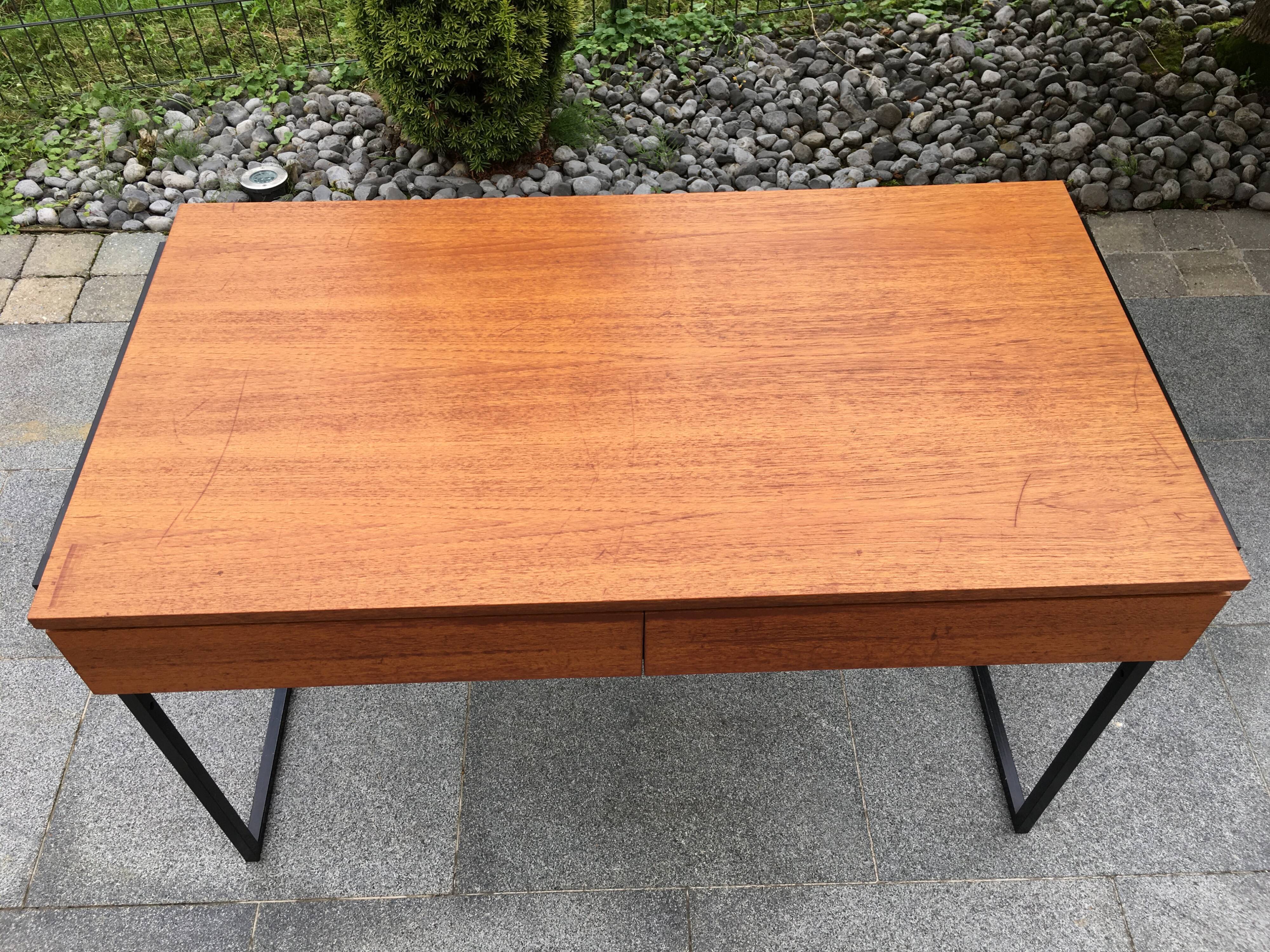 Minimalist design desk 70s