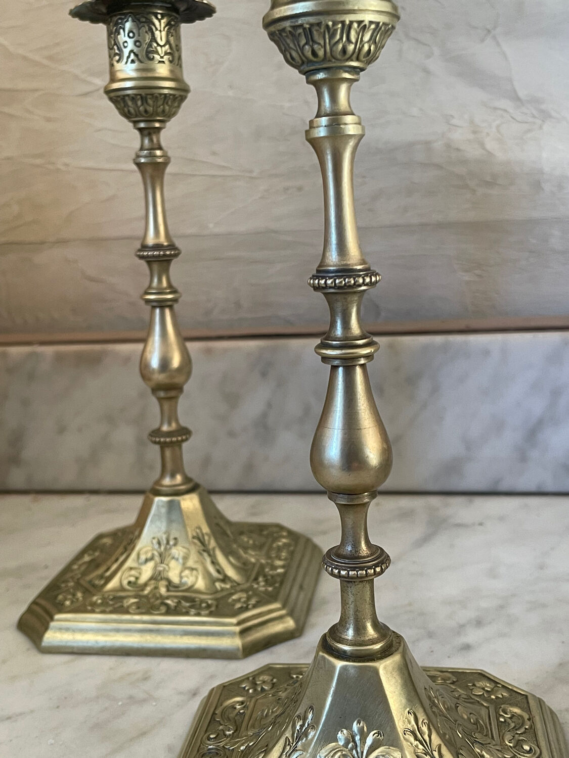 Paire de bougeoirs en laiton XIXème