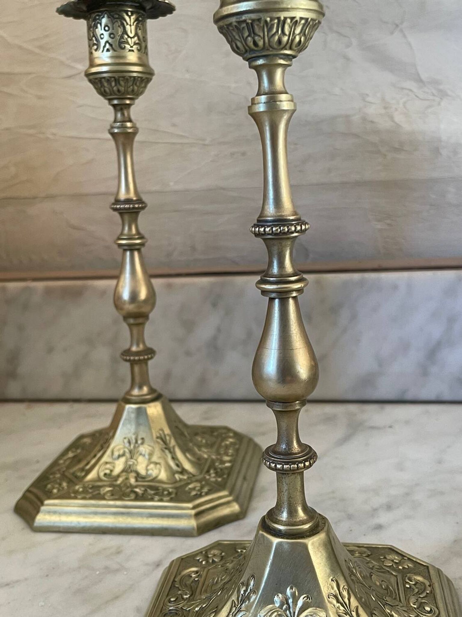 Paire de bougeoirs en laiton XIXème