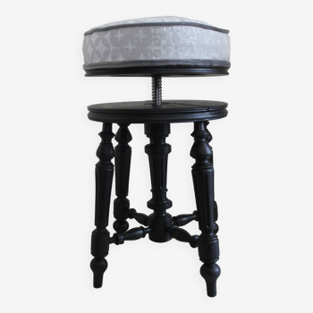 Napoleon III piano stool