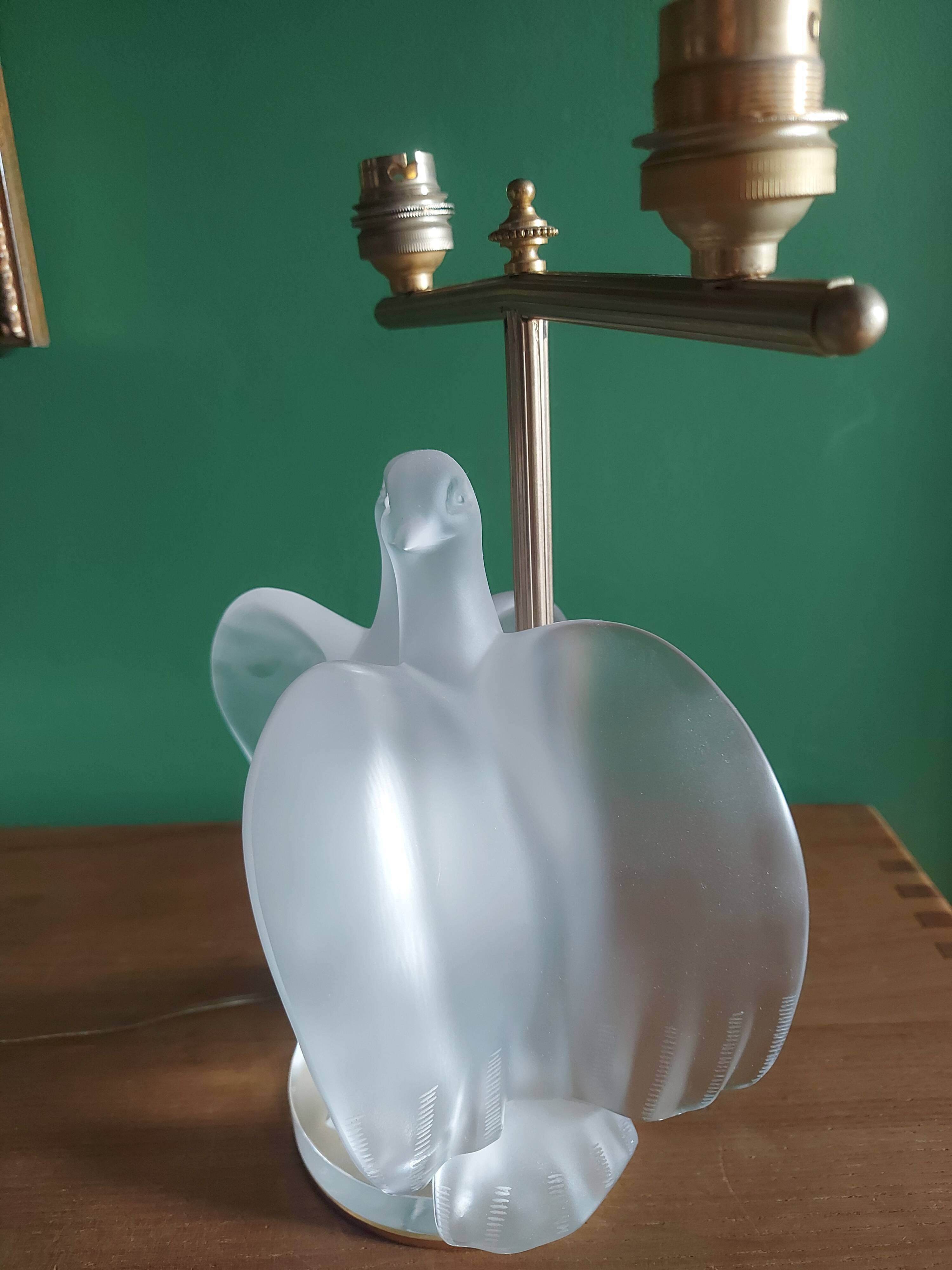 Crystal lamp Lalique with two doves model Ariane