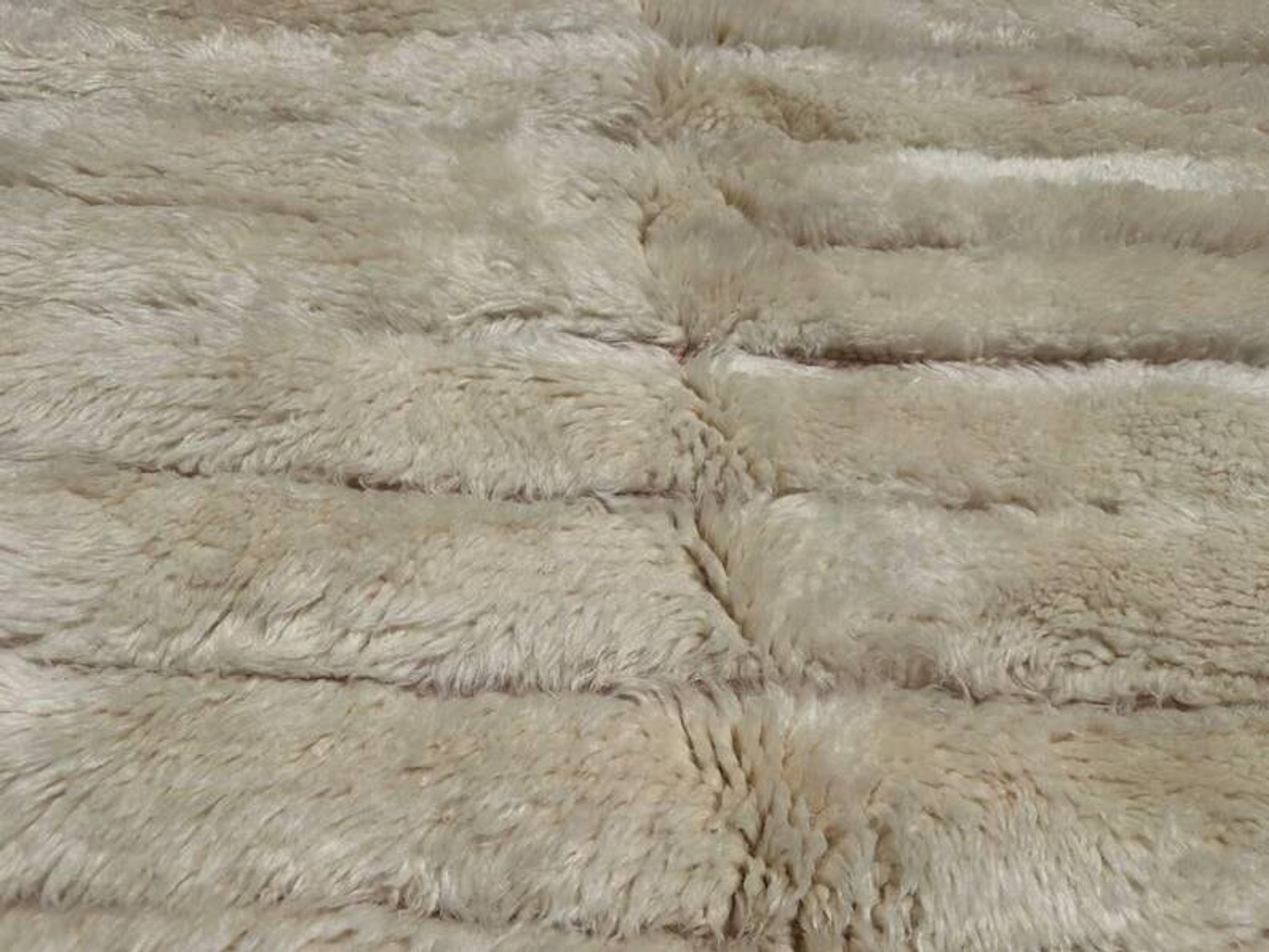 Tapis Mrirt marocain écru et beige 350x250 cm – design minimaliste texturé